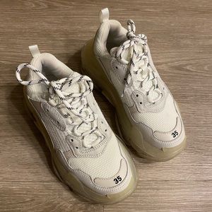 Balenciaga triple S size 35